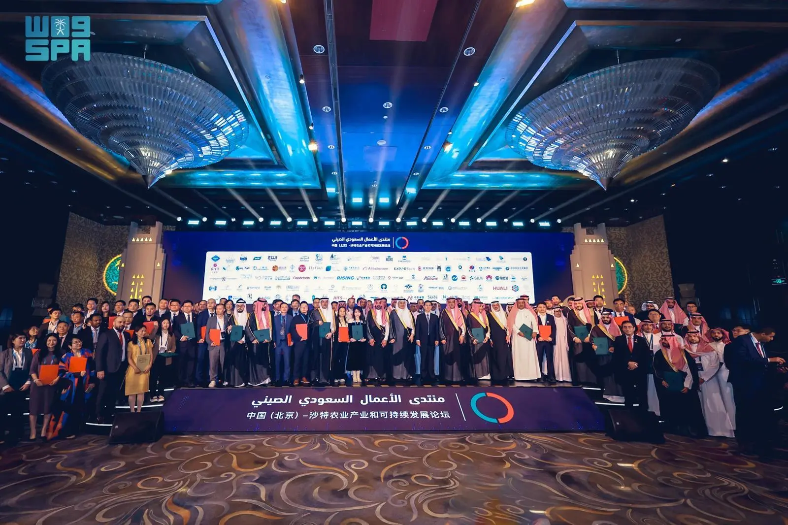 وزير "البيئة" يرعى توقيع 14 مذكرة تفاهم بين المركز الوطني للنخيل والتمور وعددٍ من الشركات الصينية