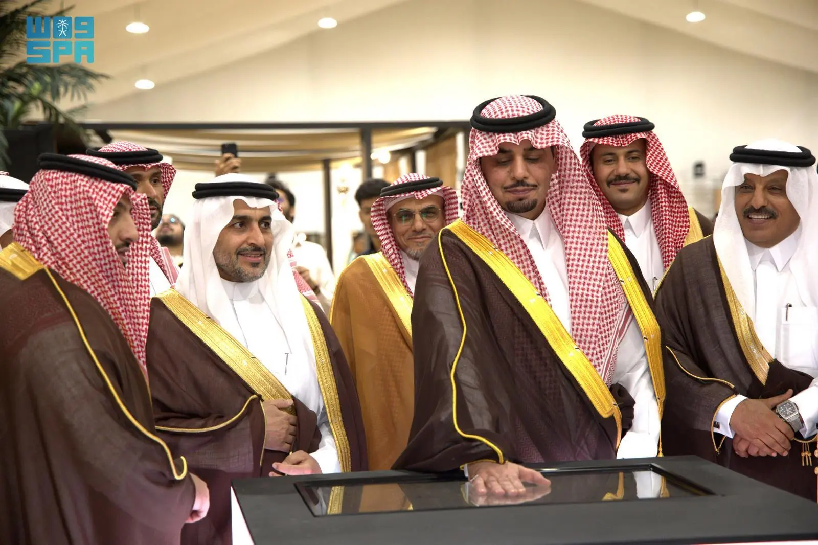 مُحافظ الدرعية يُدشّن موسم تمور الدرعية ويشيد بجهود وزارة "البيئة" في رفع جودة تمور السعودية