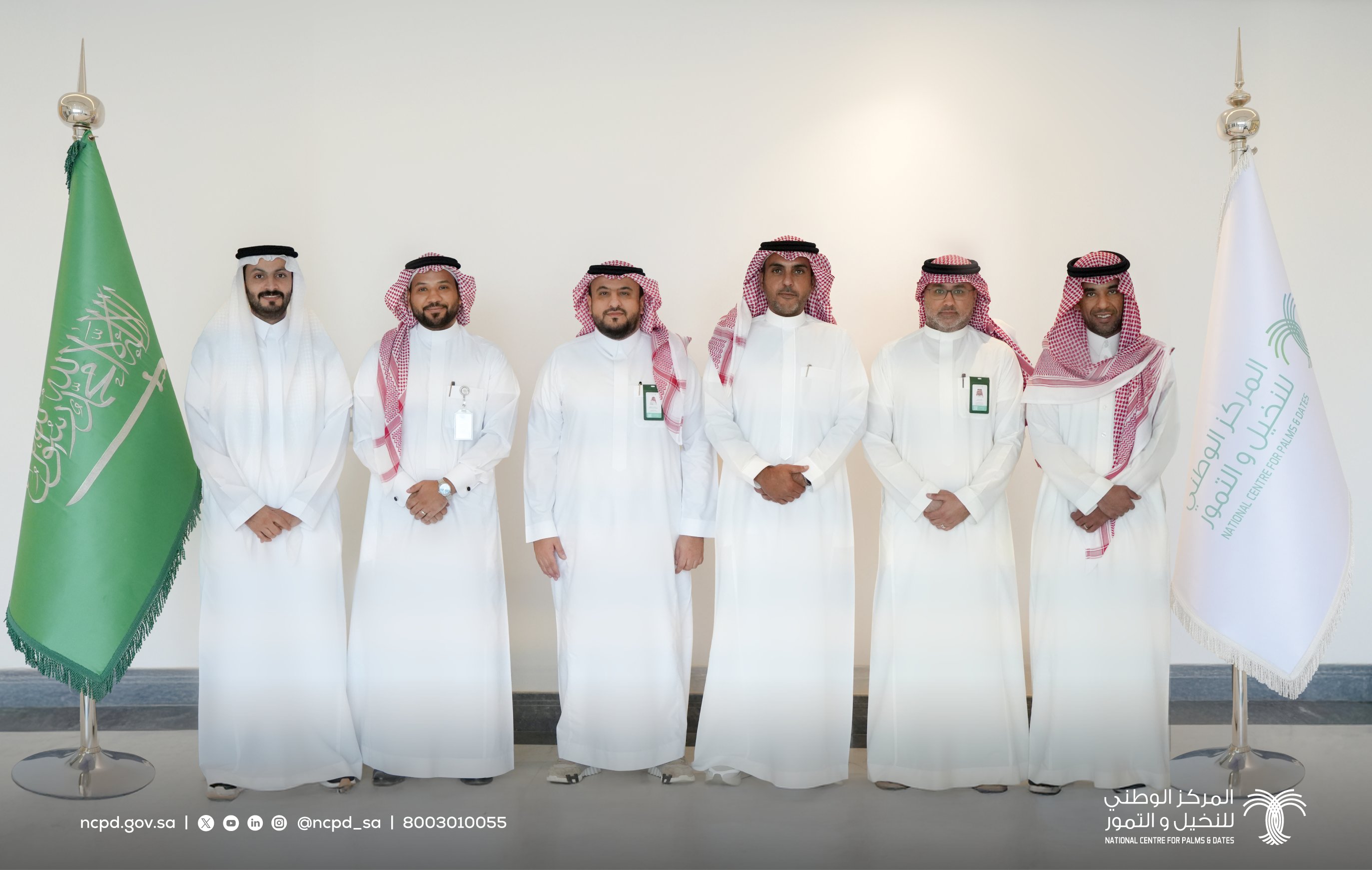 الرئيس التنفيذي للمركز الوطني للنخيل والتمور يستقبل وفدًا من الملحقين التجاريين ويستعرض برامج ومبادرات المركز