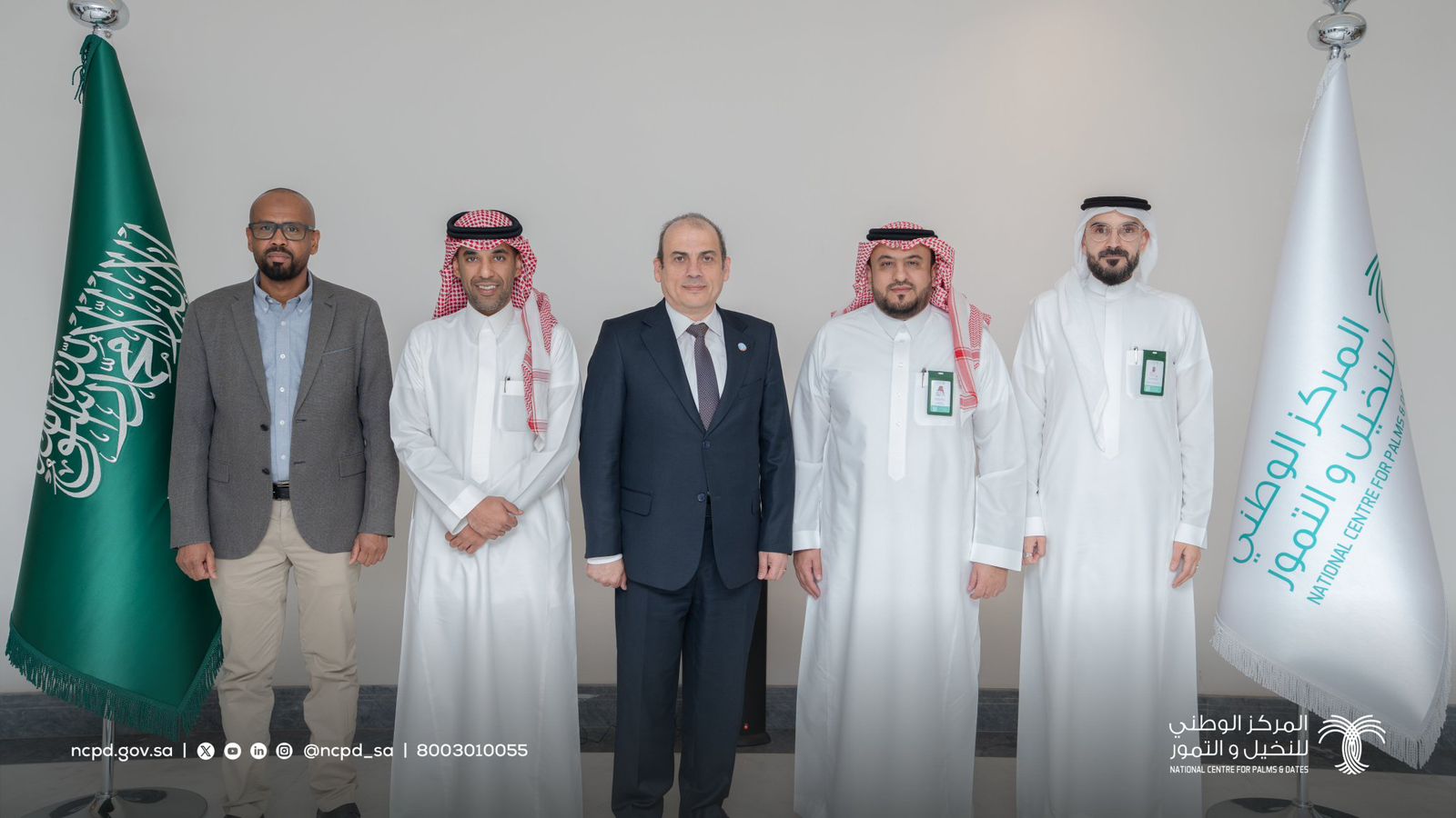 مدير عام برنامج الفاو في المملكة يزور المركز الوطني للنخيل والتمور 