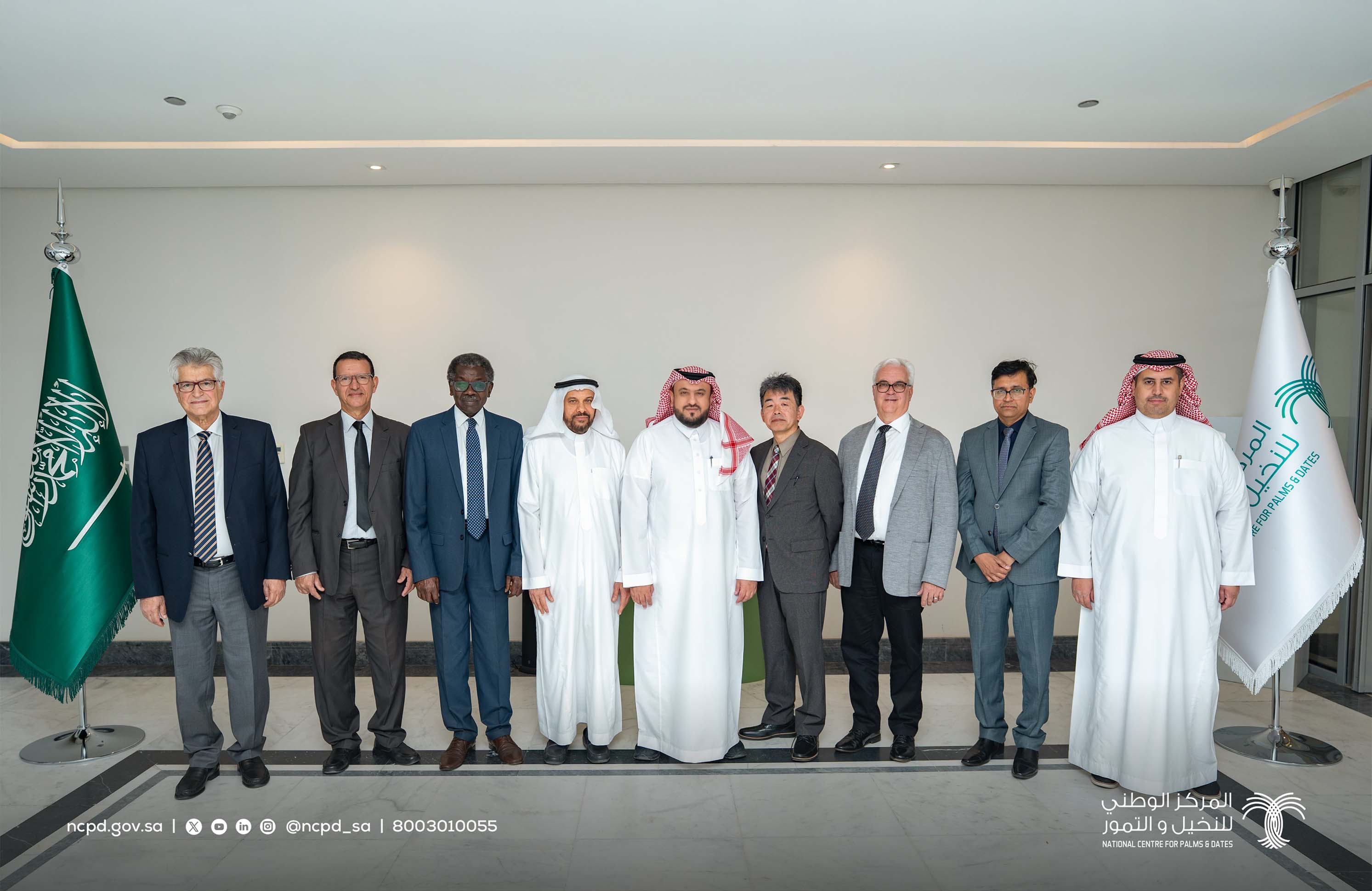 المركز الوطني للنخيل والتمور  يستقبل أعضاء مجلس أمناء جائزة المركز الوطني للنخيل والتمور الدولية